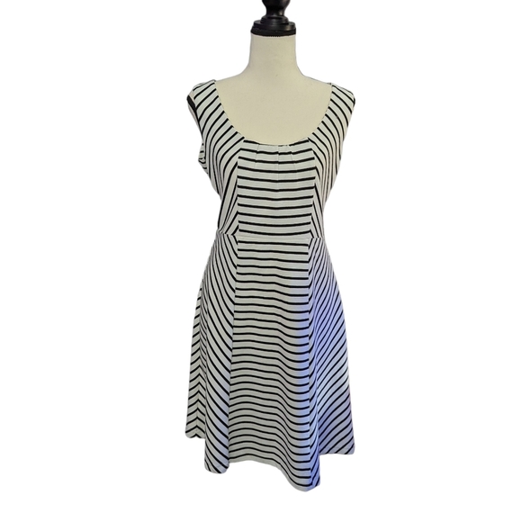 Tabitha Dresses & Skirts - Tabitha Anthropologie Sleeveless Striped Dress Size 8
